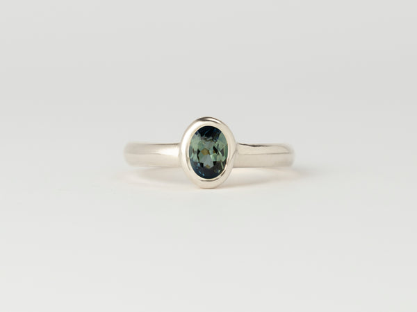 Néve petite Solitaire - Oval Parti Sapphire - White Gold