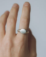 Mini round signet ring silver