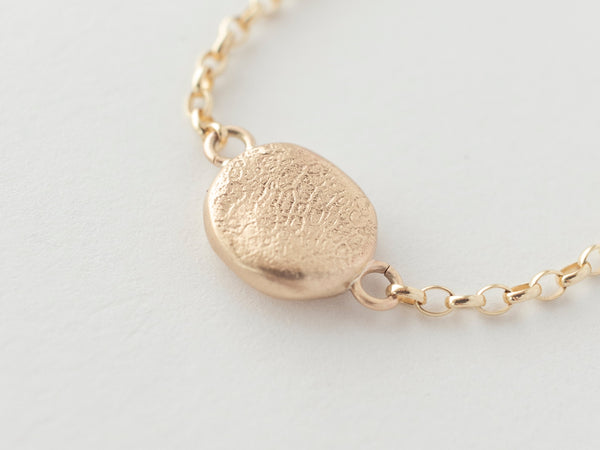 Mini puppy print bracelet gold