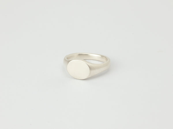 Mini round signet ring silver