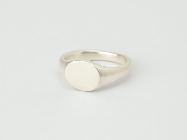 Mini round signet ring silver