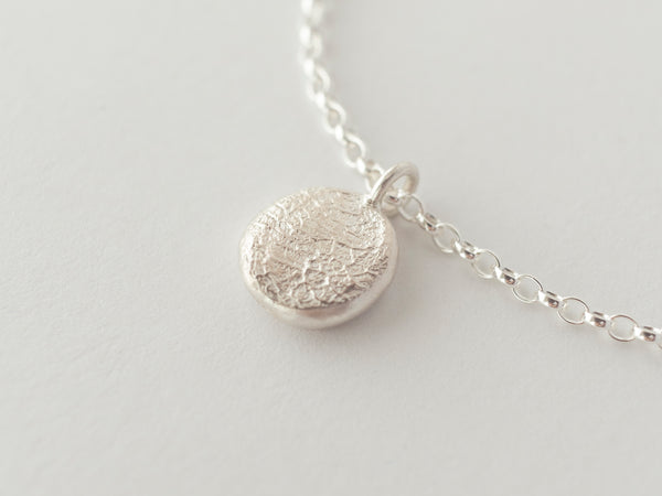 Mini puppy print necklace silver