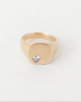 Nova Signet Une Yellow Gold