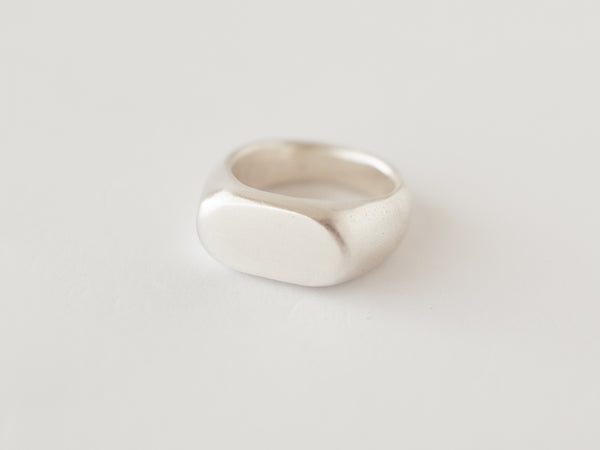 Oval signet ring silver