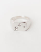 Ellipse Signet Trois White Gold