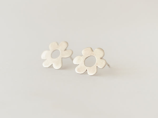 Holy daisy studs silver - ready to ship