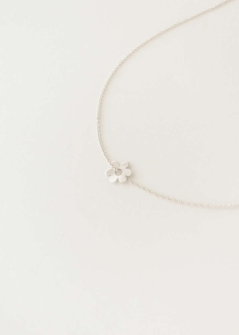 Holy daisy necklace silver
