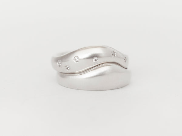 Aurore Plain + Wave Constellation Stack White Gold