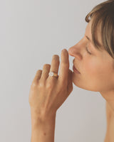 Round signet ring gold