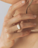 Oval signet ring gold
