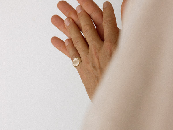 Fingerprint signet gold