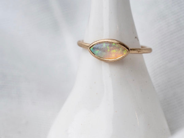 Opal eye gold ring size N 1/2