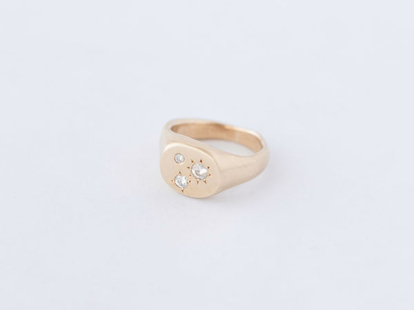 Colourway Gold Round Signet Moissanite J 1/2 - ready to ship
