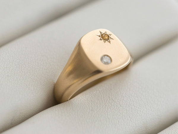 Nova Signet Mini Deux Yellow Gold - Moissanite - Spessartite Garnet - ready to ship