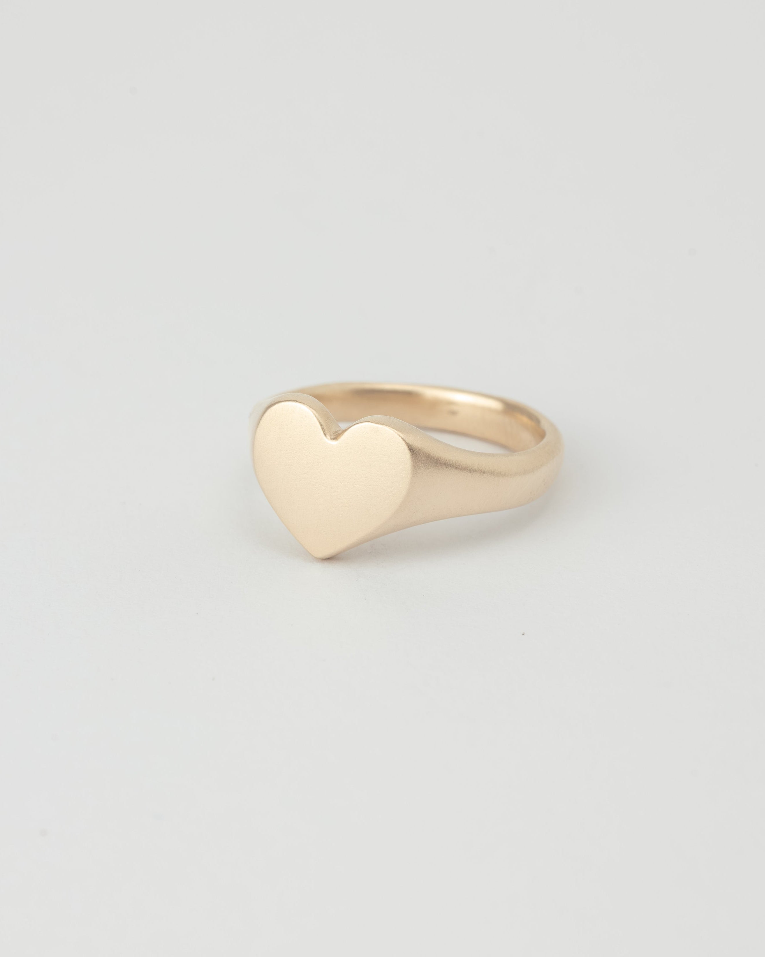 Mini love heart signet gold – Argent Silversmith