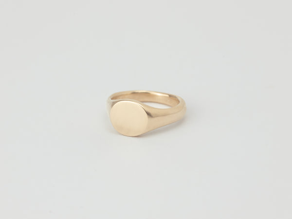 Mini round signet ring gold