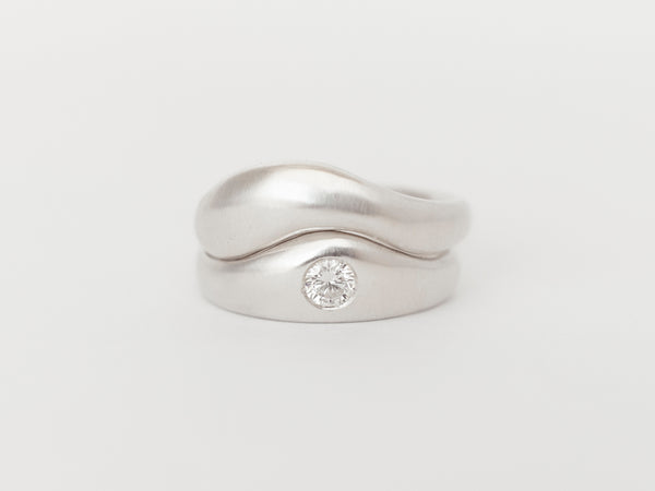 Aurore Une + Wave Plain Stack White Gold