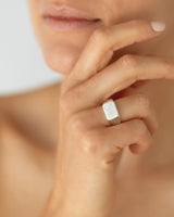 Ellipse Signet Une White Gold