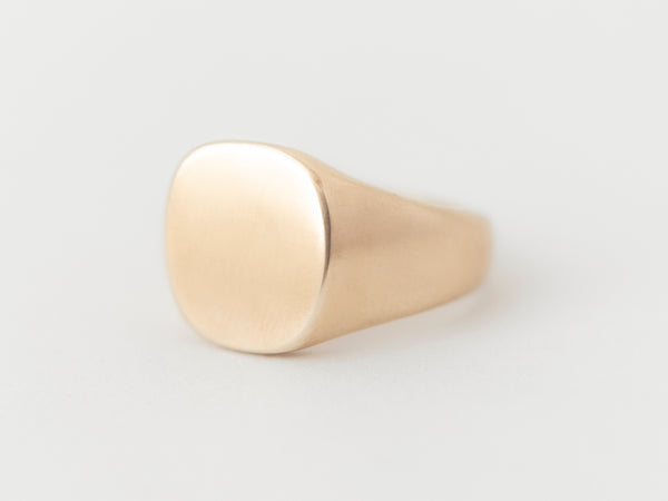 Nova Signet Yellow Gold