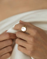 Nova Signet Deux Yellow Gold