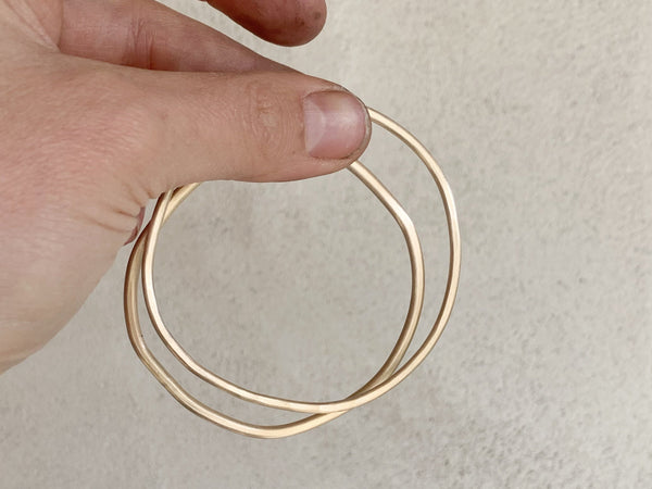 Uneven bangle gold