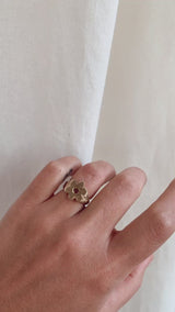 Daisy signet ring gold