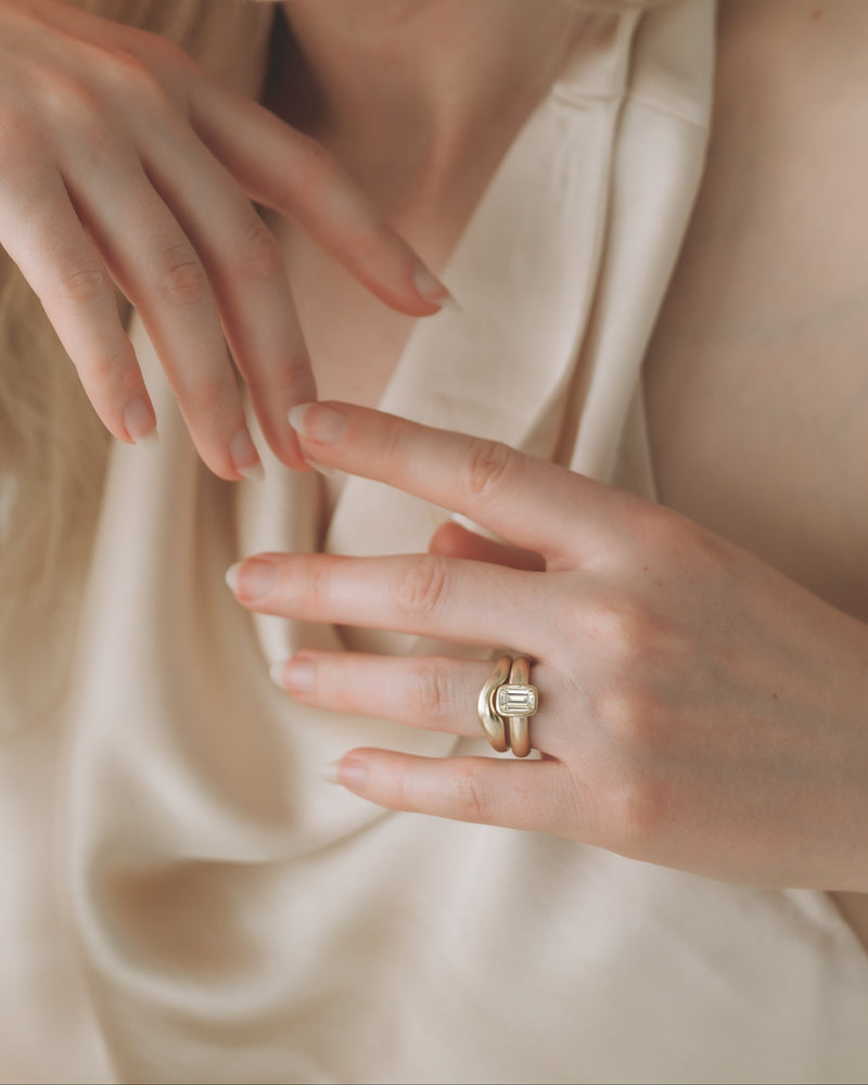 Aurora Solitaire - Emerald Cut Diamond - White Gold