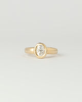 Névé Solitaire - Oval Diamond - Yellow Gold