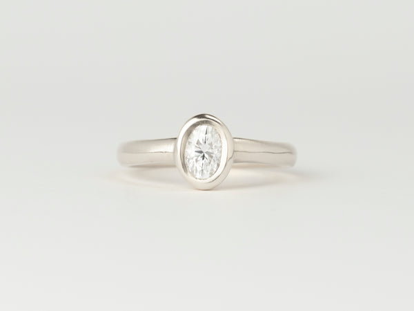 Néve petite Solitaire - Oval Diamond - White Gold