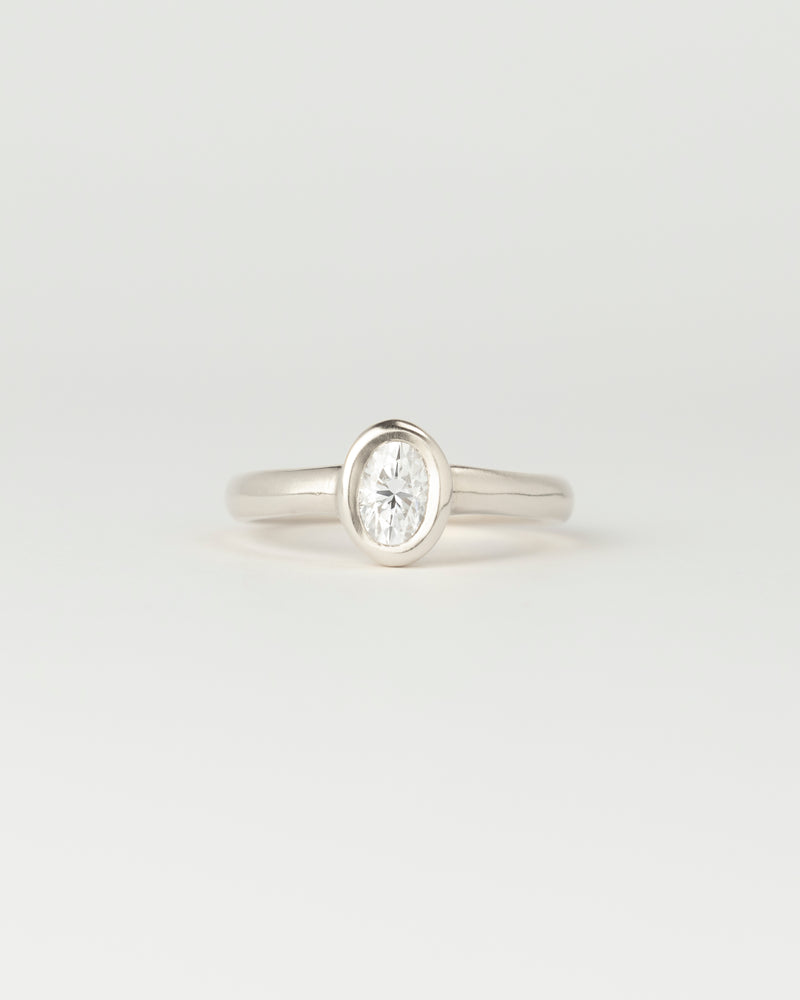 Néve petite Solitaire - Oval Diamond - White Gold