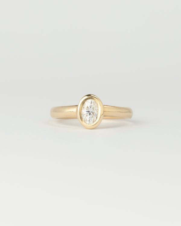 Néve petite Solitaire - Oval Diamond - Yellow Gold