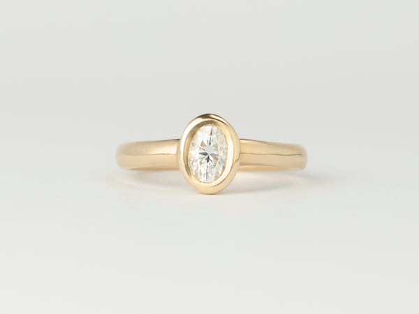 Néve petite Solitaire - Oval Diamond - Yellow Gold
