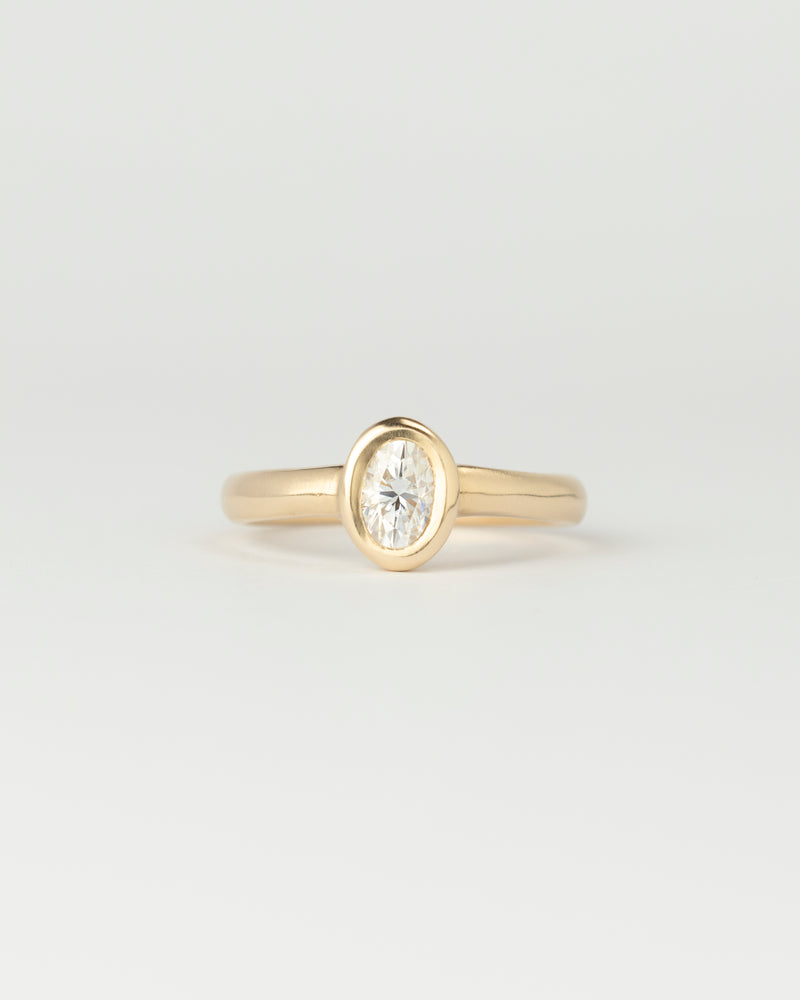 Néve petite Solitaire - Oval Diamond - Yellow Gold