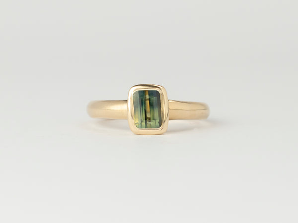 Aurora petite Solitaire - Emerald Cut Parti Sapphire - Yellow Gold
