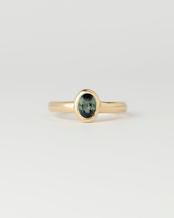 Néve petite Solitaire - Oval Parti Sapphire - Yellow Gold