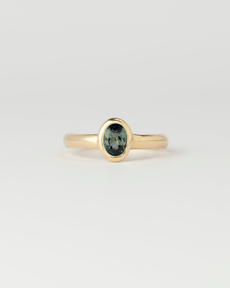 Néve petite Solitaire - Oval Parti Sapphire - Yellow Gold