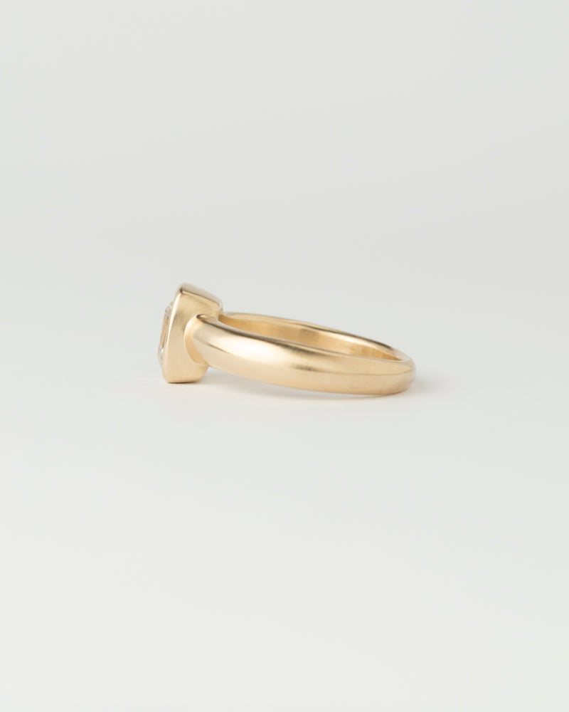 Aurora Solitaire - Emerald Cut Diamond - Yellow Gold