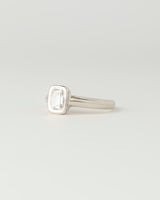 Aurora petite Solitaire - Emerald Cut Diamond - White Gold