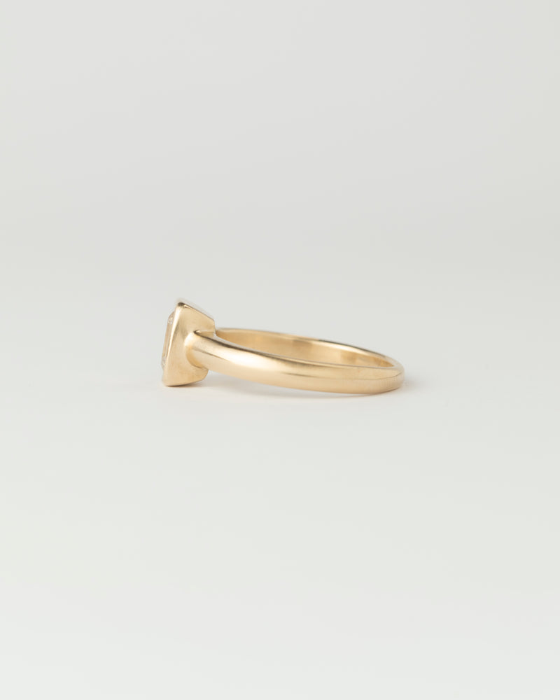Aurora petite Solitaire - Emerald Cut Diamond - Yellow Gold