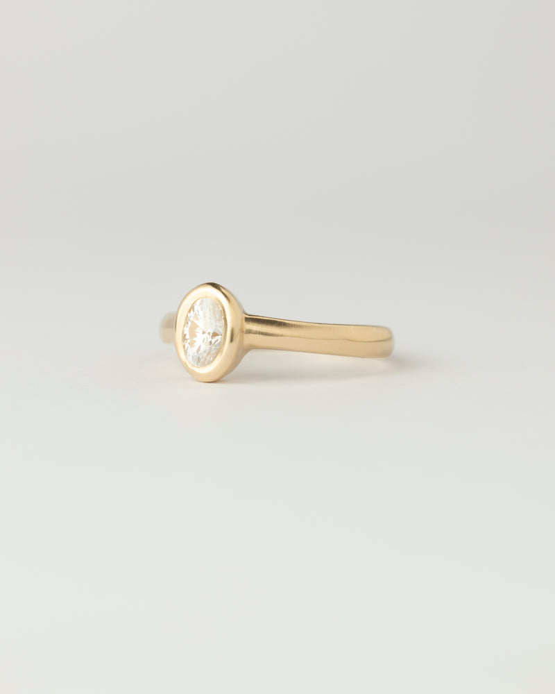 Néve petite Solitaire - Oval Diamond - Yellow Gold