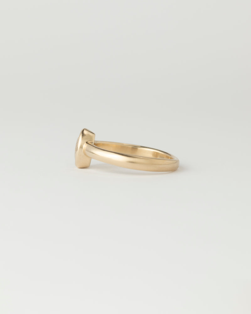 Néve petite Solitaire - Oval Diamond - Yellow Gold