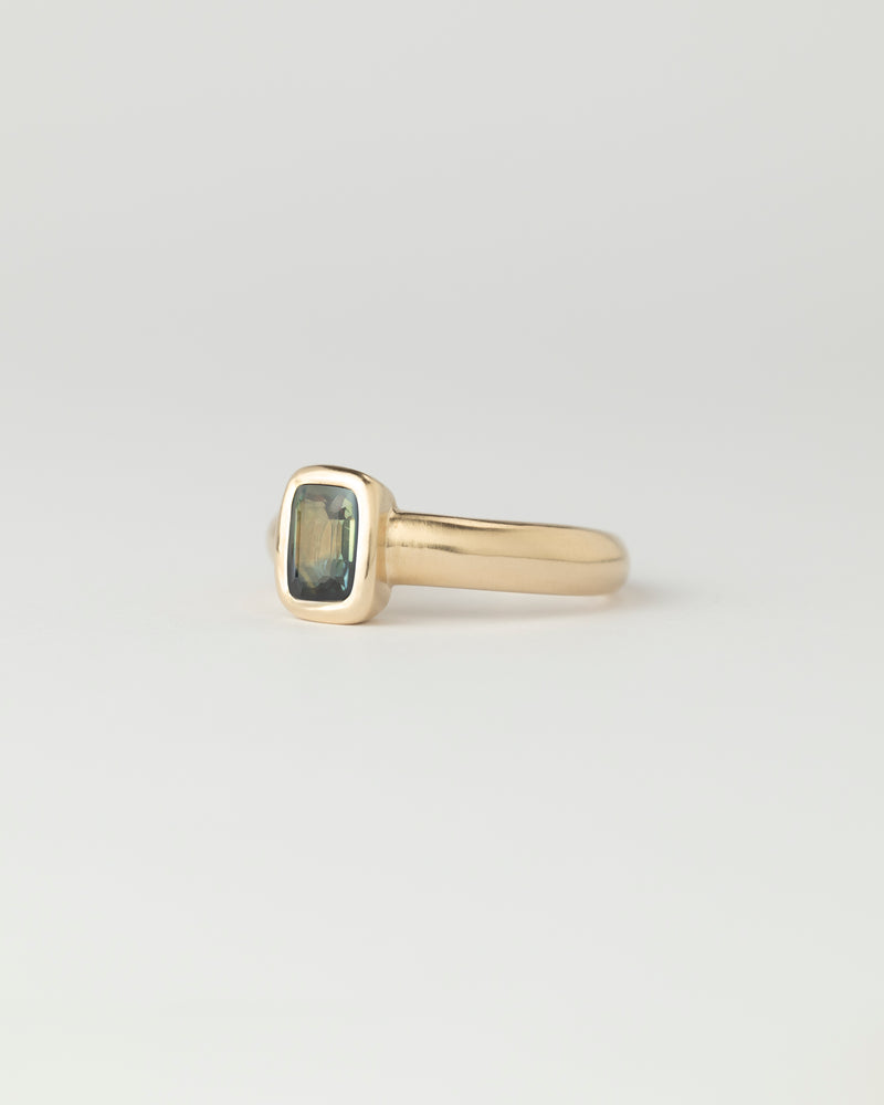 Aurora Solitaire - Emerald Cut Parti Sapphire - Yellow Gold