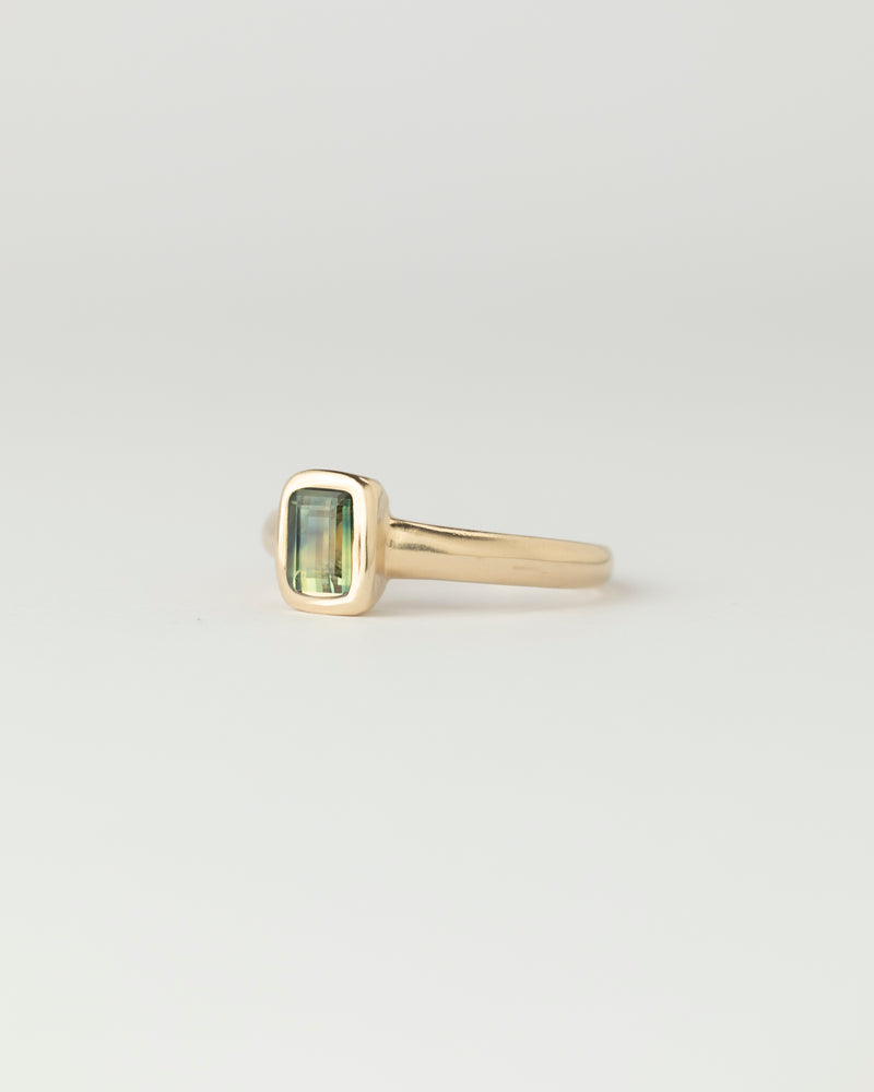 Aurora petite Solitaire - Emerald Cut Parti Sapphire - Yellow Gold