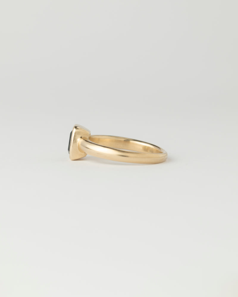 Aurora petite Solitaire - Emerald Cut Parti Sapphire - Yellow Gold