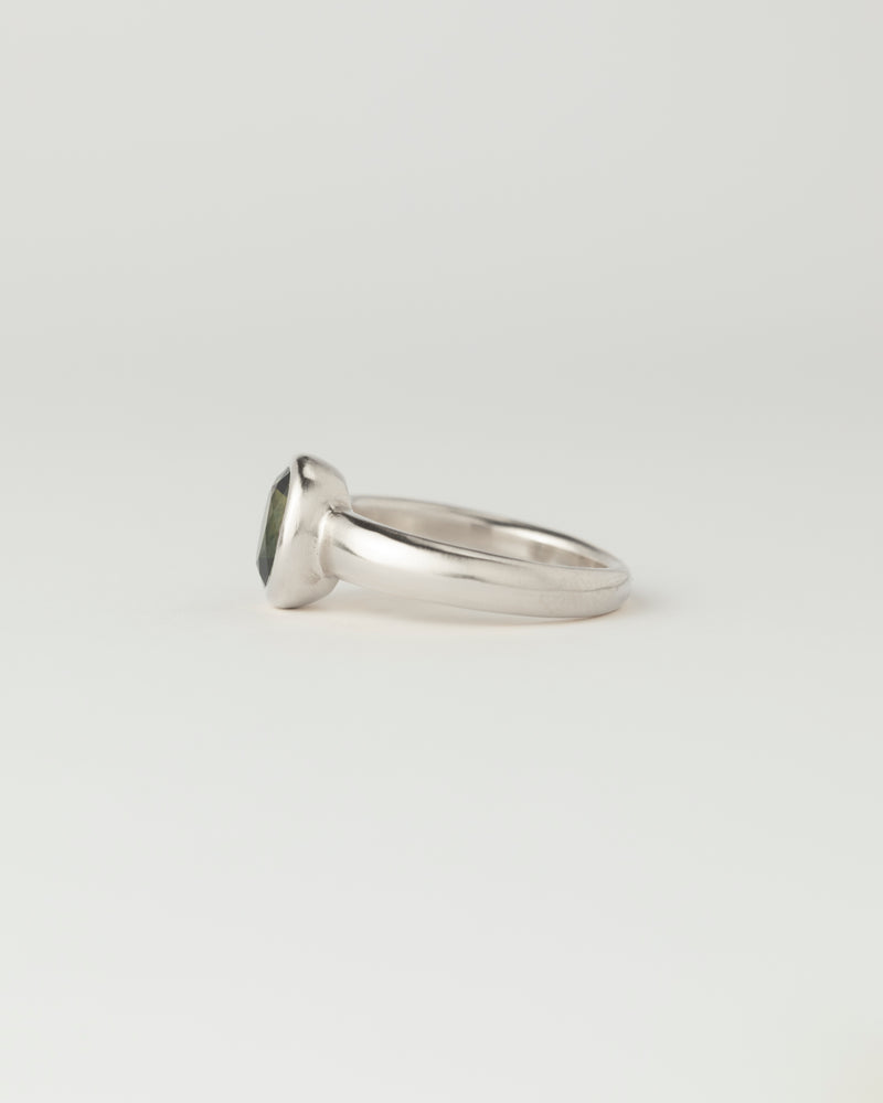 Névé Solitaire - Oval Parti Sapphire - White Gold