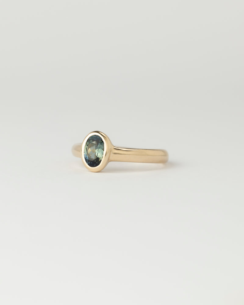 Néve petite Solitaire - Oval Parti Sapphire - Yellow Gold