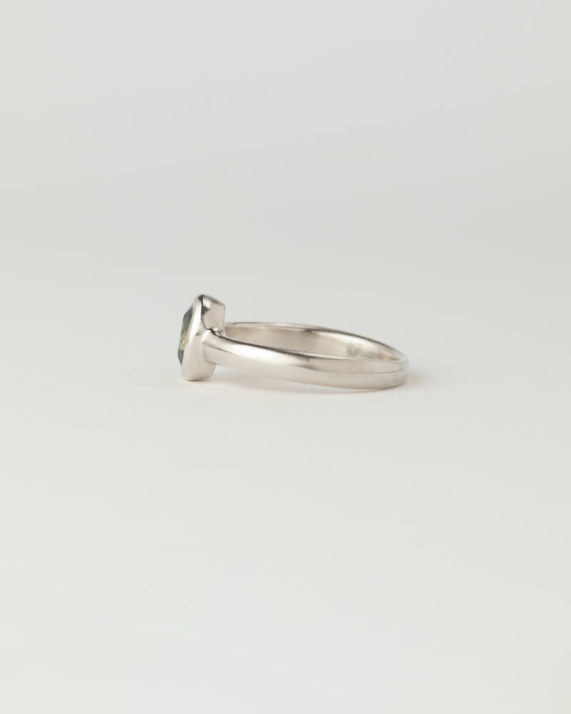 Néve petite Solitaire - Oval Parti Sapphire - White Gold