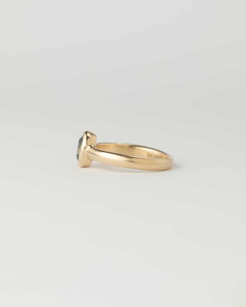 Néve petite Solitaire - Oval Parti Sapphire - Yellow Gold