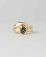 Névé Solitaire - Oval Parti Sapphire - Yellow Gold