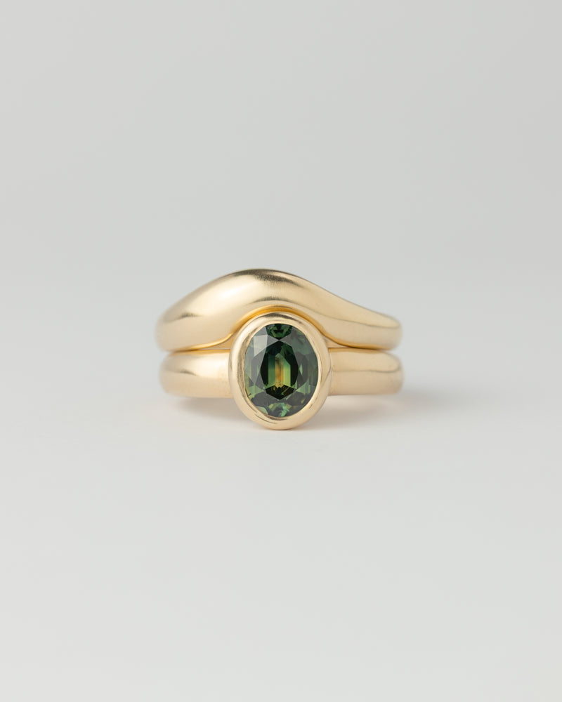 Névé Solitaire - Oval Parti Sapphire - Yellow Gold